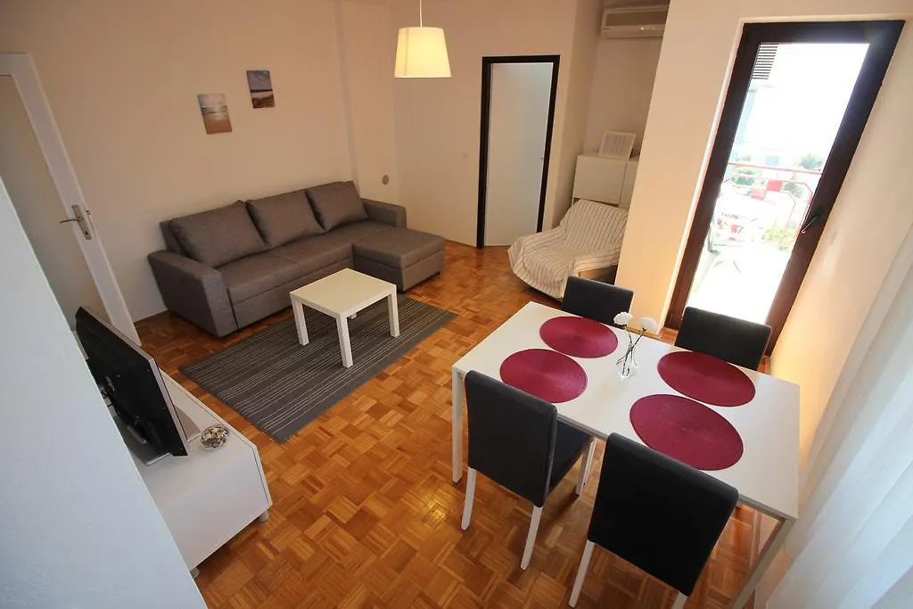 Apartments Nikola 诺维·维诺多尔斯基 克罗地亚
