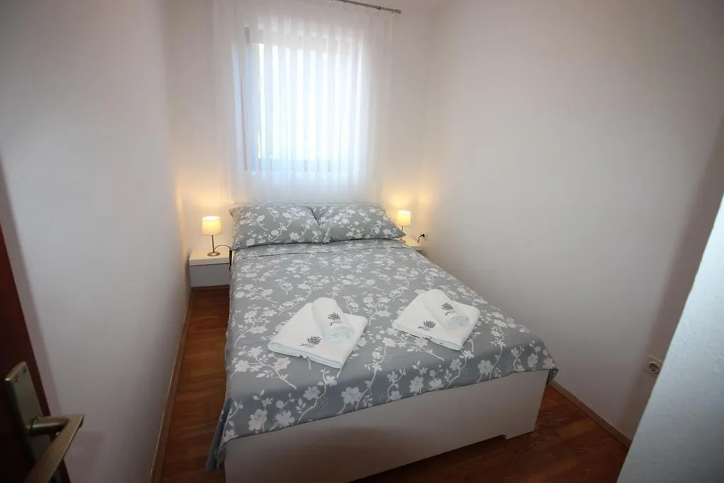Apartments Nikola 诺维·维诺多尔斯基