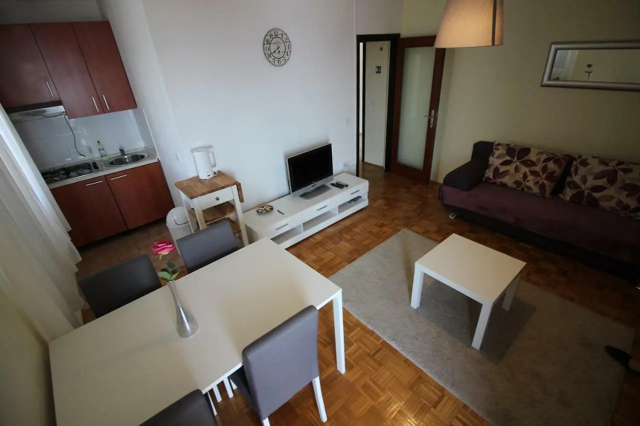 Apartments Nikola 诺维·维诺多尔斯基