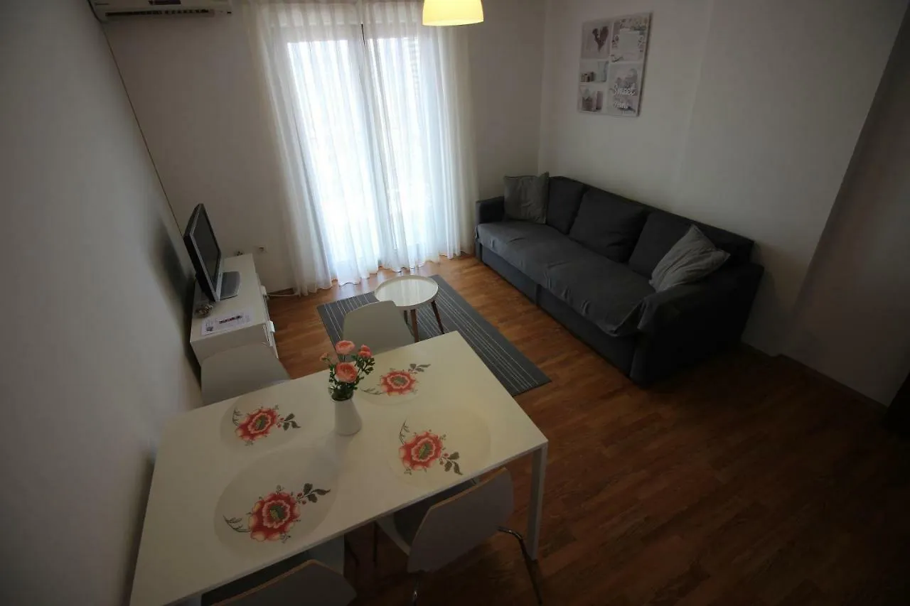 Apartments Nikola 诺维·维诺多尔斯基